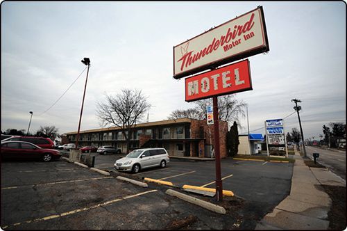 Thunderbird Motor Inn Baraboo Exterior photo